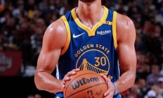 九游体育官网入口-加拿大射手成为新晋球队领袖稳坐首发位置