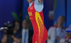 九游体育在线登录-女子举重冠军登顶，创造历史佳绩