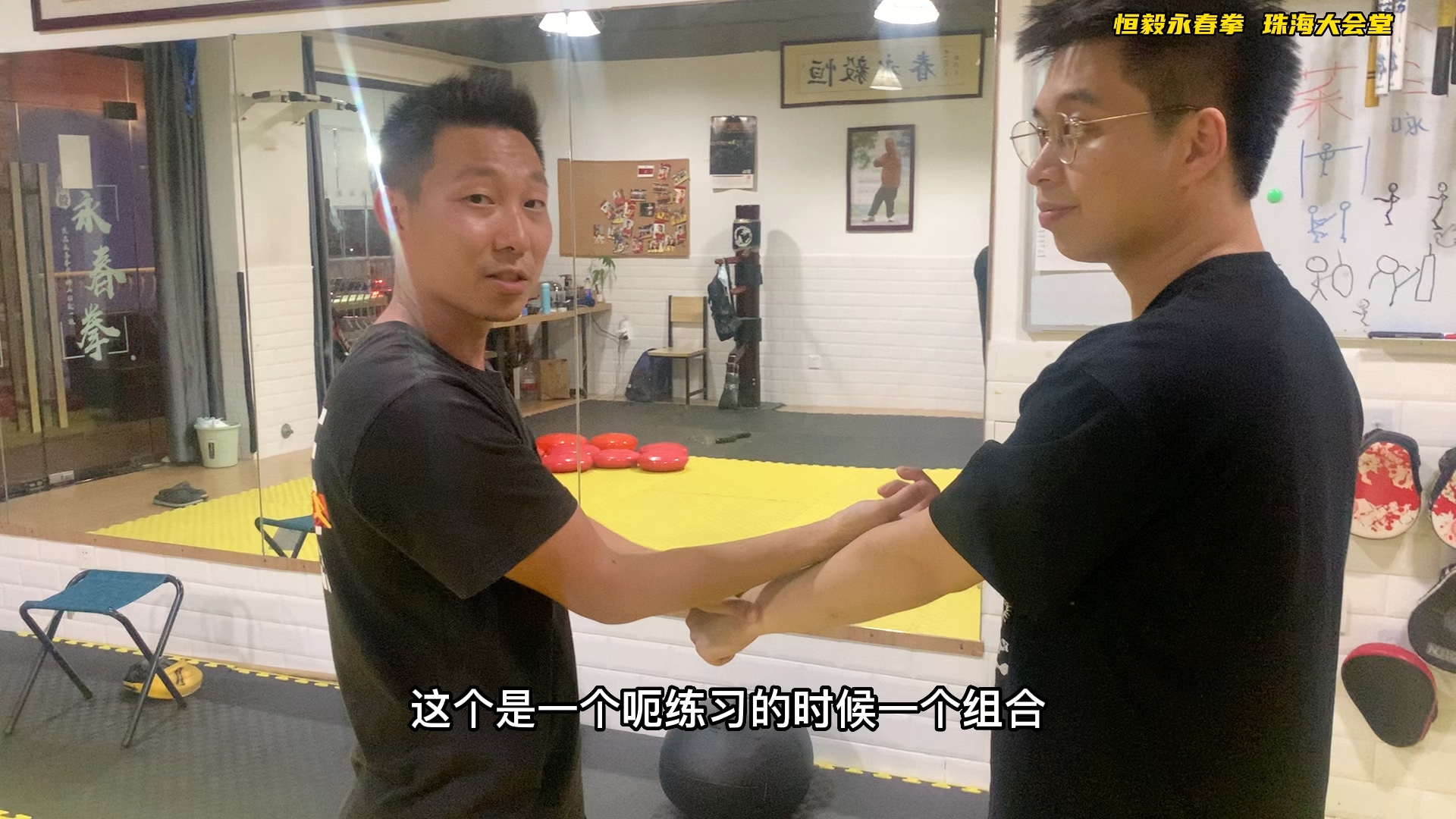 九游体育官方入口-包含小组合练与对手战斗，积分呈现激烈竞争的词条
