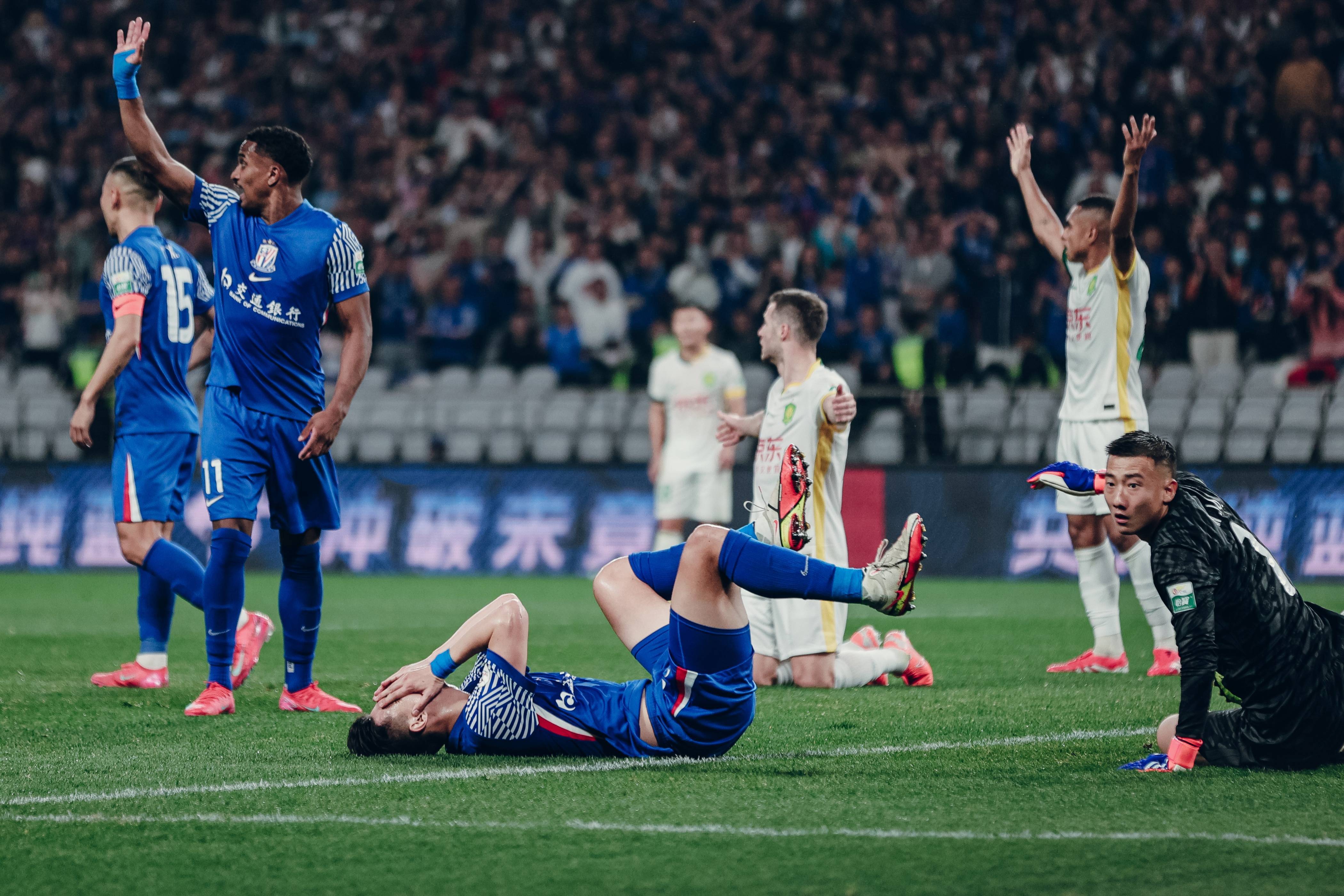 关于中超球队主力球员受伤，备战计划受挫的信息