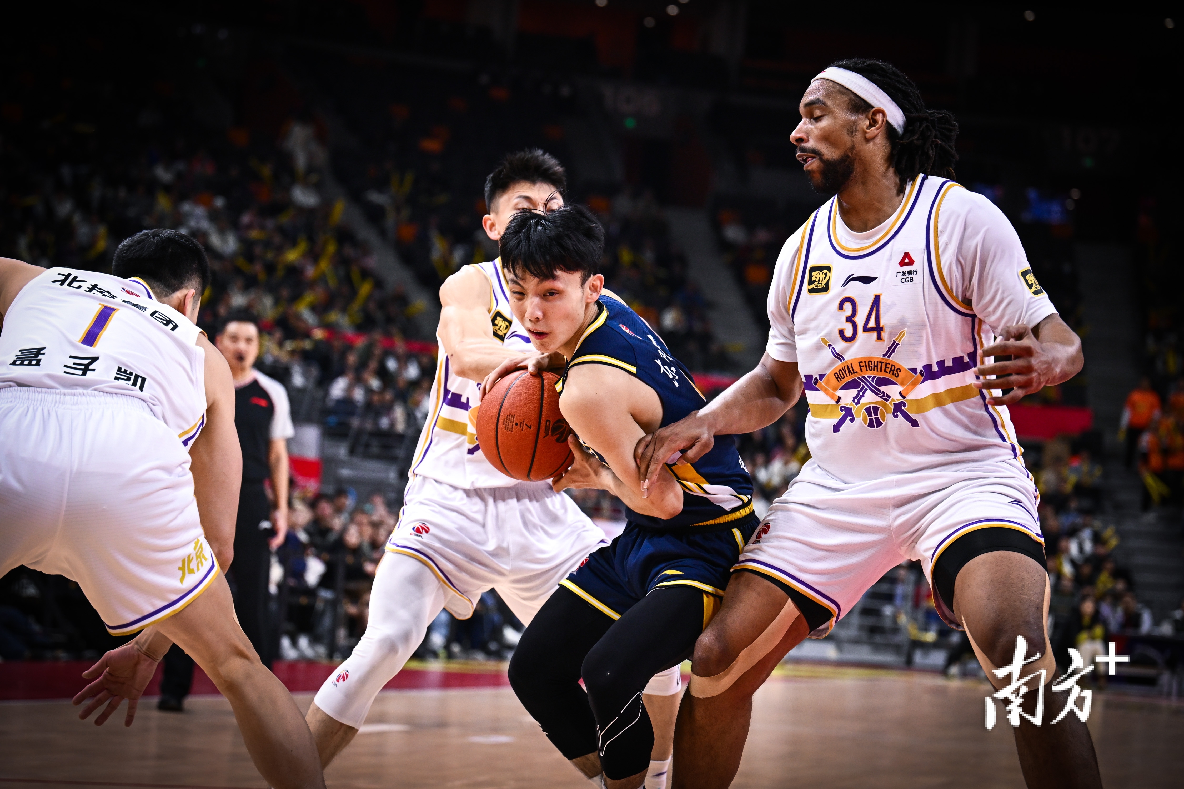 广州队豪取连胜，状态持续火爆引人关注