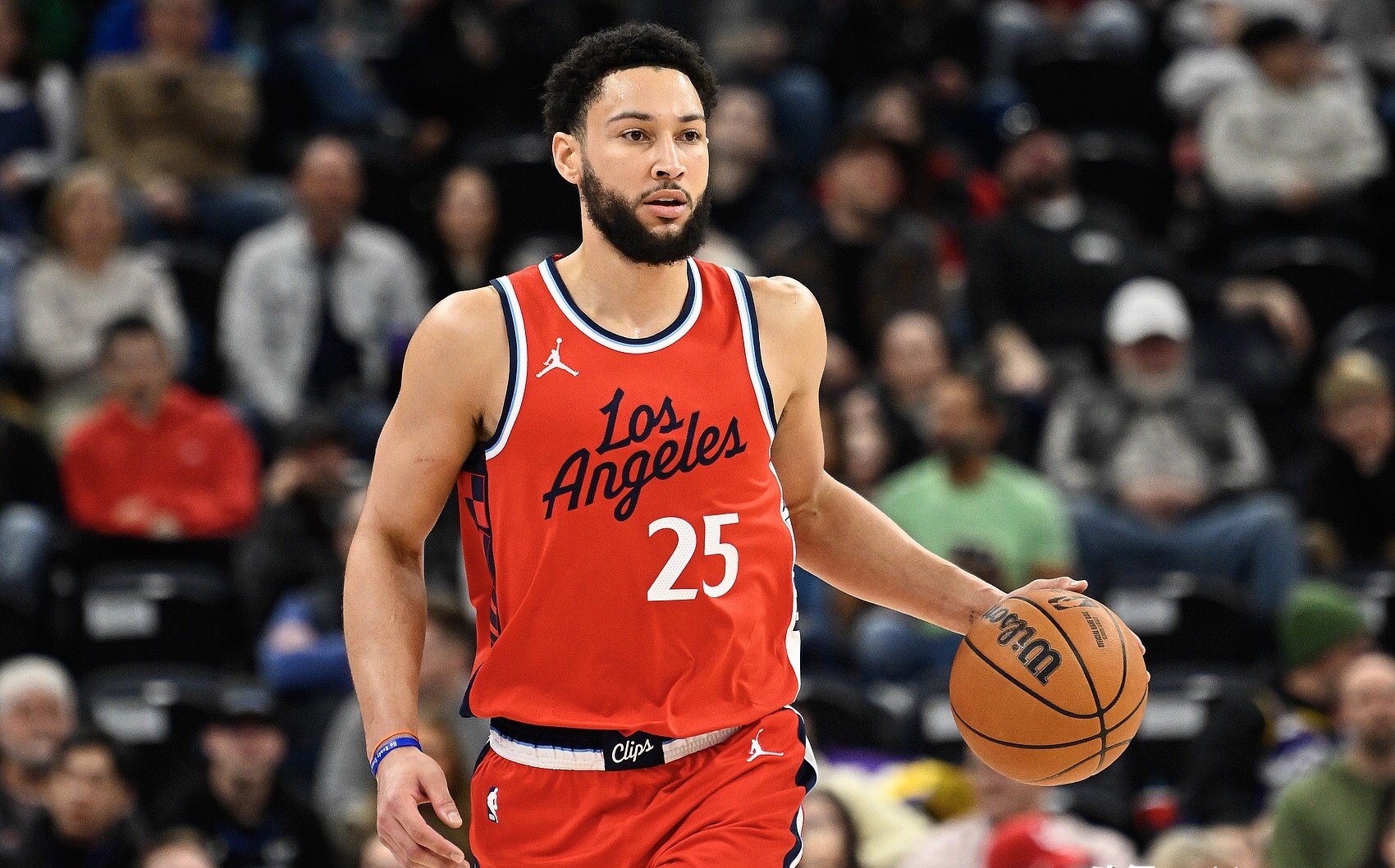 快船横扫老鹰继续不败