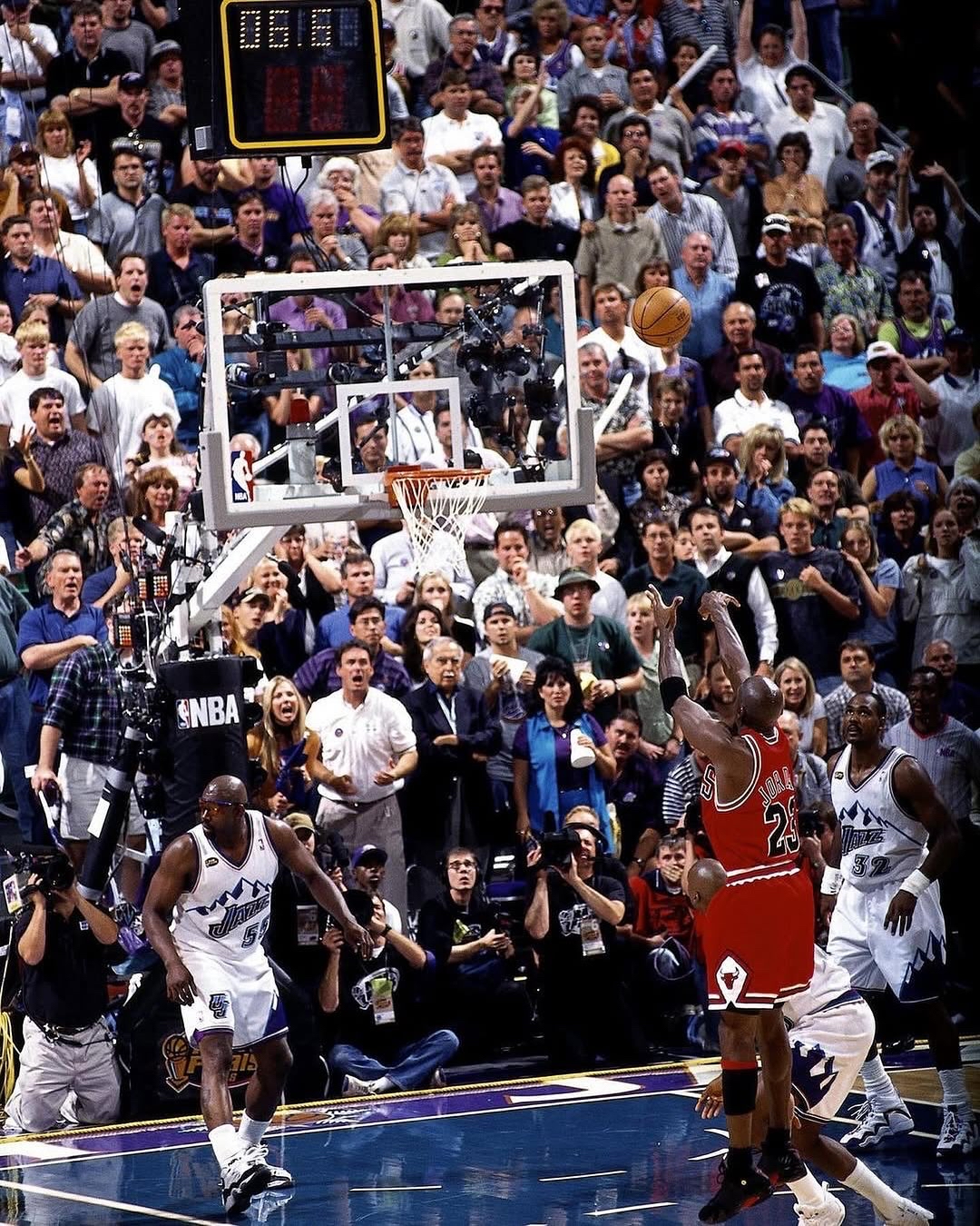 包含76人战胜公牛，豪取胜利的词条