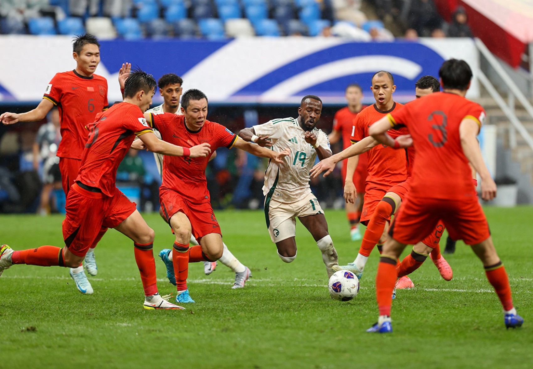 关于强手如云！亚洲足球赛事竞争激烈的信息