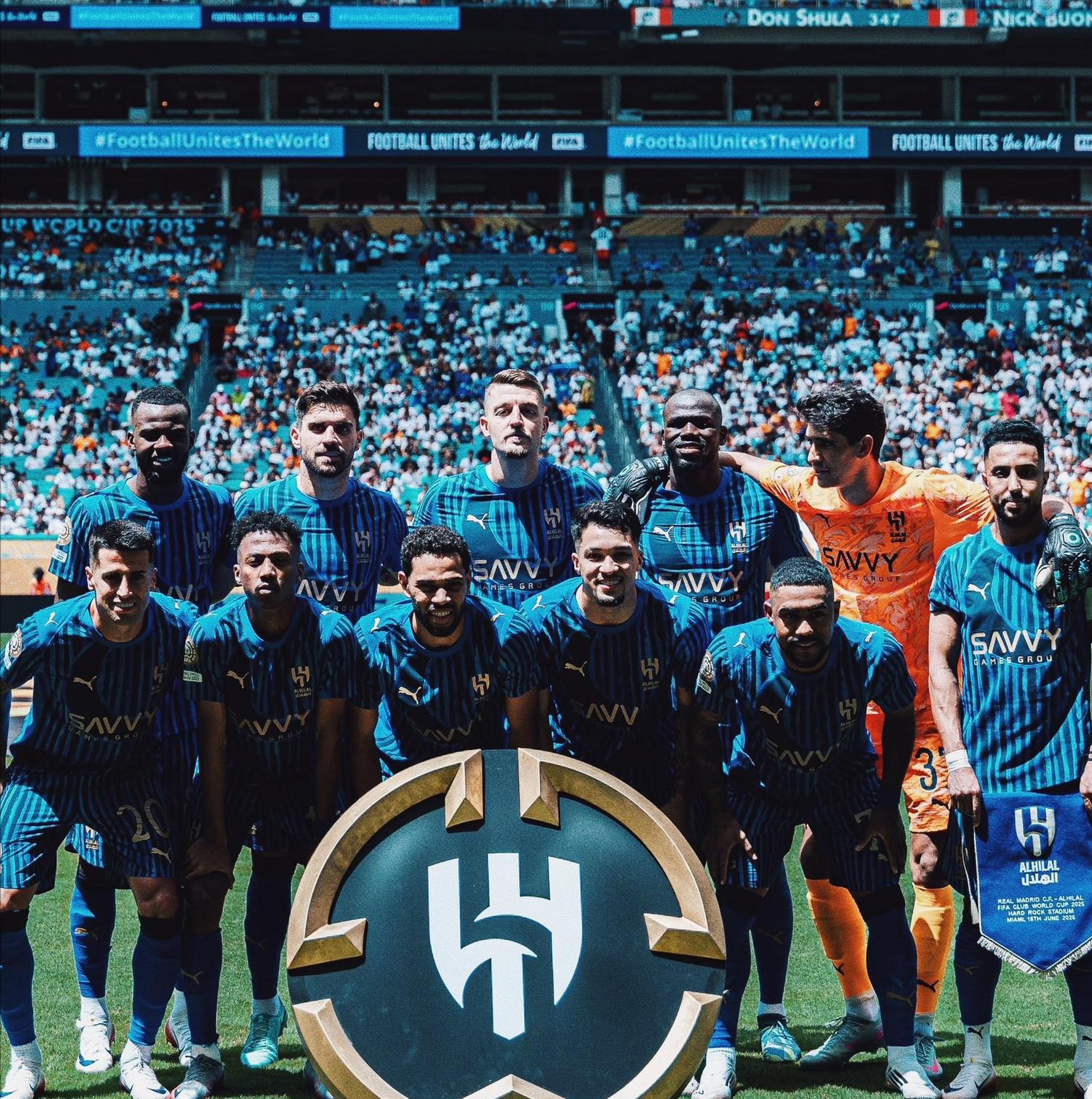 包含足球大战即将打响，多支劲旅已抵达足球场的词条