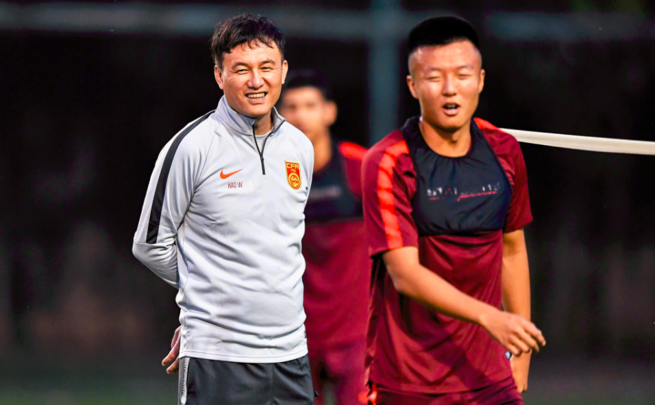 包含职业球员团队奋起直追,系列对战纷繁的词条 包含职业球员团队奋起直追,系列对战纷繁的词条