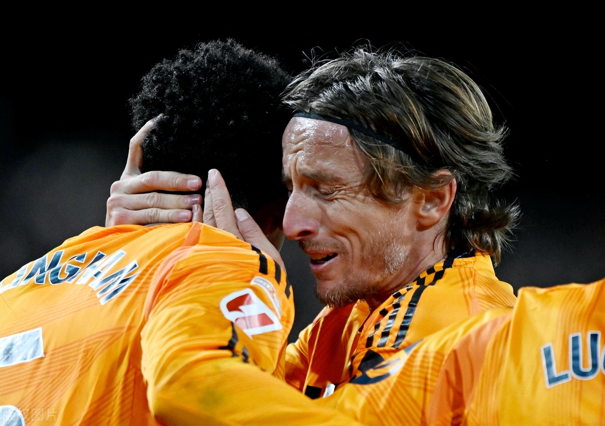 关于瓦伦西亚队员因伤缺阵，球队慌乱失序的信息