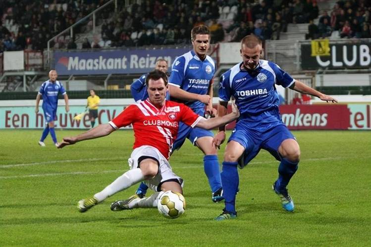 阿贾克斯再次发威，领跑荷甲